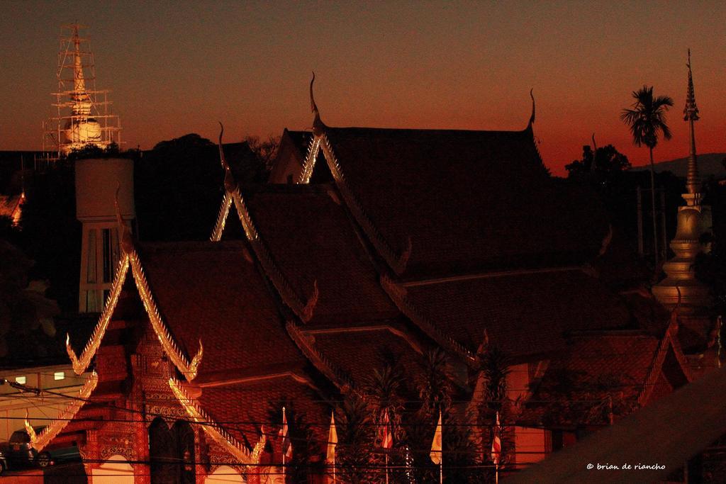 Neo Court Hotel Chiang Mai Bagian luar foto