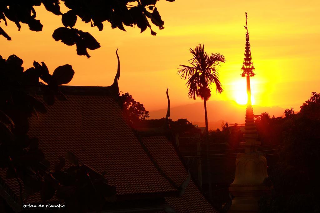 Neo Court Hotel Chiang Mai Bagian luar foto