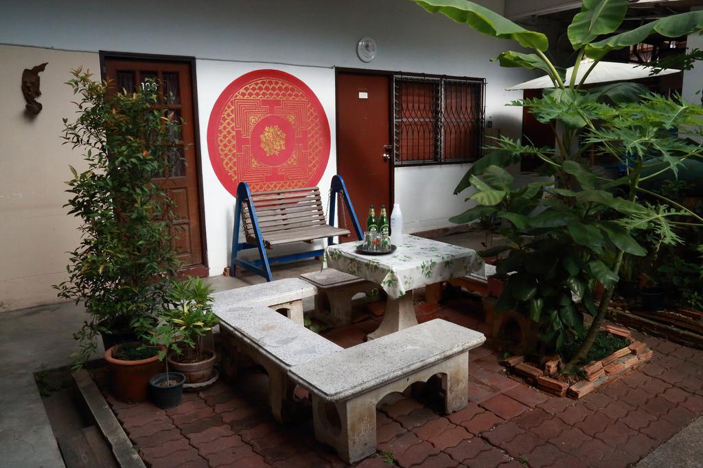 Neo Court Hotel Chiang Mai Bagian luar foto